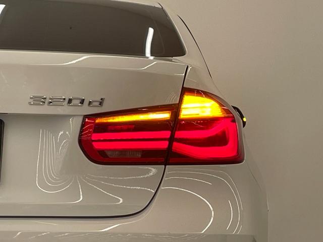 3シリーズ 320d Mスポーツ 330台限定スタイルエッジ ブラックキドニーグリル 専用18インチAW ピアノブラックインテリアトリム 黒レザーシート シートヒーター アルミペダル 純正ナビ ACC LKA LED オートライト(49枚目)