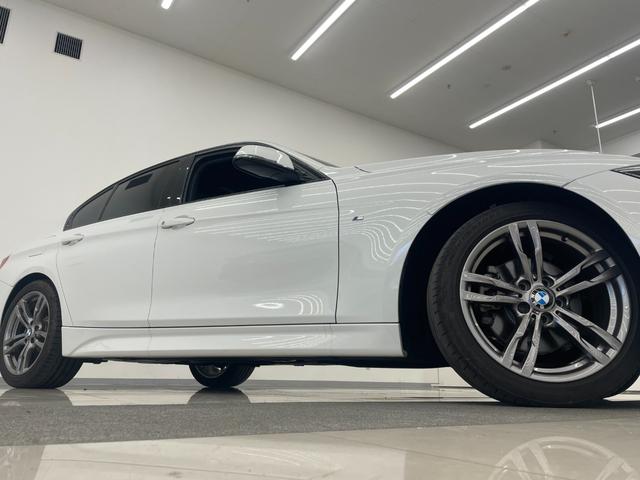 3シリーズ 320d Mスポーツ 330台限定スタイルエッジ ブラックキドニーグリル 専用18インチAW ピアノブラックインテリアトリム 黒レザーシート シートヒーター アルミペダル 純正ナビ ACC LKA LED オートライト(53枚目)