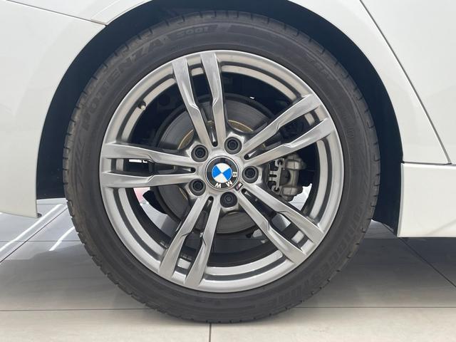 3シリーズ 320d Mスポーツ 330台限定スタイルエッジ ブラックキドニーグリル 専用18インチAW ピアノブラックインテリアトリム 黒レザーシート シートヒーター アルミペダル 純正ナビ ACC LKA LED オートライト(56枚目)