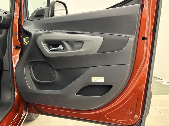 ベルランゴ シャイン　ＡＣＣ　純正ディスプレイオーディオ　フルセグＴＶ　アップルカープレイ　インテリジェントハイビーム　パドルシフト　パーキングセンサー　ＢＳＭ　アクティブセーフティー　ＴＳＩ　ＥＴＣ　リアガラスハッチ（26枚目）