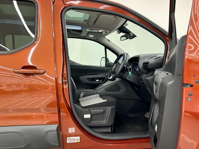 ベルランゴ シャイン　ＡＣＣ　純正ディスプレイオーディオ　フルセグＴＶ　アップルカープレイ　インテリジェントハイビーム　パドルシフト　パーキングセンサー　ＢＳＭ　アクティブセーフティー　ＴＳＩ　ＥＴＣ　リアガラスハッチ（27枚目）