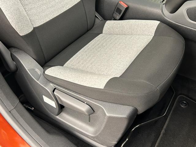 ベルランゴ シャイン　ＡＣＣ　純正ディスプレイオーディオ　フルセグＴＶ　アップルカープレイ　インテリジェントハイビーム　パドルシフト　パーキングセンサー　ＢＳＭ　アクティブセーフティー　ＴＳＩ　ＥＴＣ　リアガラスハッチ（30枚目）