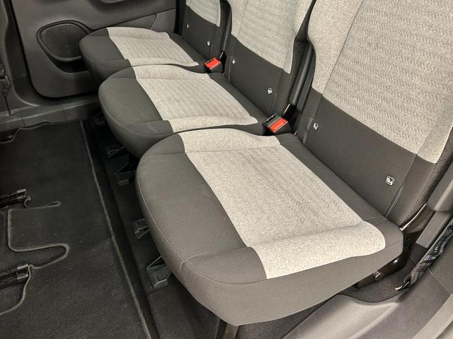 ベルランゴ シャイン　ＡＣＣ　純正ディスプレイオーディオ　フルセグＴＶ　アップルカープレイ　インテリジェントハイビーム　パドルシフト　パーキングセンサー　ＢＳＭ　アクティブセーフティー　ＴＳＩ　ＥＴＣ　リアガラスハッチ（39枚目）