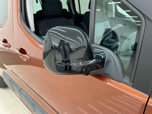 ベルランゴ シャイン　ＡＣＣ　純正ディスプレイオーディオ　フルセグＴＶ　アップルカープレイ　インテリジェントハイビーム　パドルシフト　パーキングセンサー　ＢＳＭ　アクティブセーフティー　ＴＳＩ　ＥＴＣ　リアガラスハッチ（46枚目）