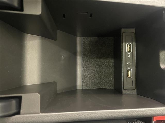 CLAクラス CLA220 4マチック レーダーセーフティPKG プレミアムPKG 純正ナビ バックカメラ ESP オートライト オートワイパー アクティブブレーキアシスト アテンションアシスト ブラインドスポット レーンキープアシスト(18枚目)