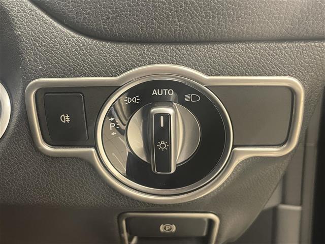 CLAクラス CLA180 純正ナビ ESP アクティブブレーキアシスト アテンションアシスト ブラインドスポット レーンキープアシスト アイドリングストップ オートワイパー オートライト パワーシート シートヒーター(10枚目)