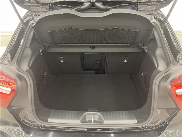 Ａクラス Ａ１８０　レーダーセーフティパッケージ　純正ナビ　Ｒカメラ　キーレスゴー　Ｂｌｕｅｔｏｏｔｈ　ＵＳＢ　ＳＤ　アップルカープレイ　パワーシート　シートヒーター　オートライト　ＡＨＢ　オートワイパー　ＡＨＢ（33枚目）