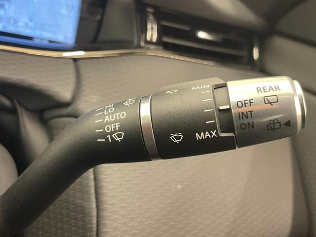 レンジローバーイヴォーク Ｒ－ダイナミック　Ｓ　純正ディスプレイナビ　全方位カメラ　黒革　禁煙車　Ｂｌｕｅｔｏｏｔｈ　前後ドラレコ　ＥＴＣ２．０　電動リヤゲート　ＢＳＭ　パワーシート　追従クルコン　衝突軽減装置　シートヒーター　ステアリングヒーター（10枚目）