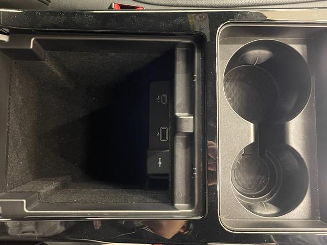 レンジローバーイヴォーク Ｒ－ダイナミック　Ｓ　純正ディスプレイナビ　全方位カメラ　黒革　禁煙車　Ｂｌｕｅｔｏｏｔｈ　前後ドラレコ　ＥＴＣ２．０　電動リヤゲート　ＢＳＭ　パワーシート　追従クルコン　衝突軽減装置　シートヒーター　ステアリングヒーター（20枚目）