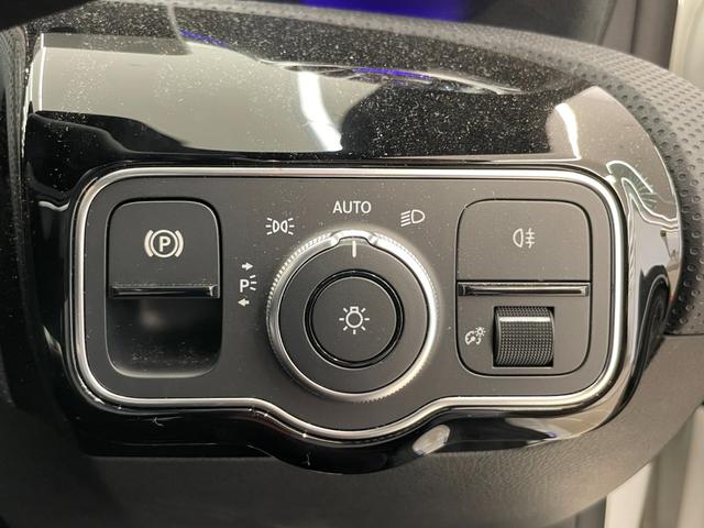 CLAクラス CLA200d AMGライン レーダーセーフティP ナビゲーションP ハーフレザー シートH パワーシート マルチビームLEDヘッドライト 純正ナビ TV リアカメラ 18インチAW アンビエントライト LKA BSM ワンオーナ(9枚目)