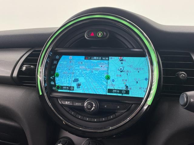 MINI クーパーD インテリジェンスセーフティ 純正ナビ Bluetooth 速度警告アシスト PDC バックカメラ アイドリングストップ ABS 横滑り防止装置 クルコン オートライト アンビエントライト ETC(13枚目)