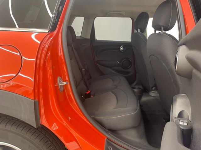 MINI クーパーD インテリジェンスセーフティ 純正ナビ Bluetooth 速度警告アシスト PDC バックカメラ アイドリングストップ ABS 横滑り防止装置 クルコン オートライト アンビエントライト ETC(30枚目)