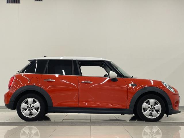 MINI クーパーD インテリジェンスセーフティ 純正ナビ Bluetooth 速度警告アシスト PDC バックカメラ アイドリングストップ ABS 横滑り防止装置 クルコン オートライト アンビエントライト ETC(48枚目)