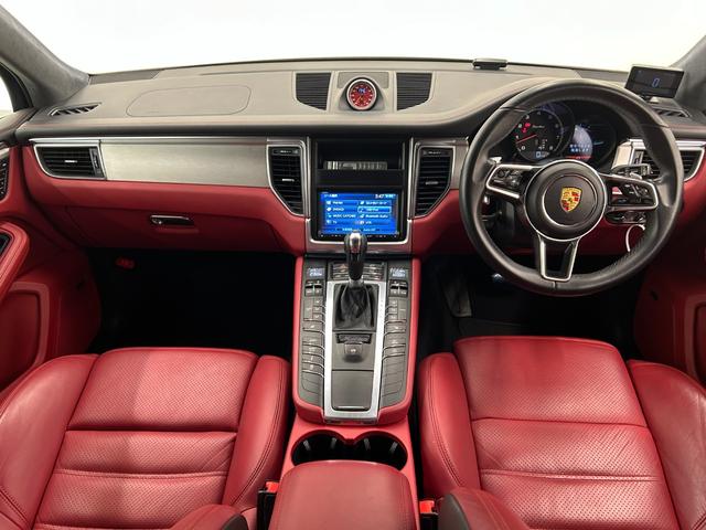 マカン マカン ターボ スポーツクロノPKG BOSEサウンド ボルドーレザーシート パワーシート シートヒーター クルーズコントロール PASM 純正ナビ Rカメラ 左サイドカメラ オートライト ドラレコ2ch ETC(4枚目)