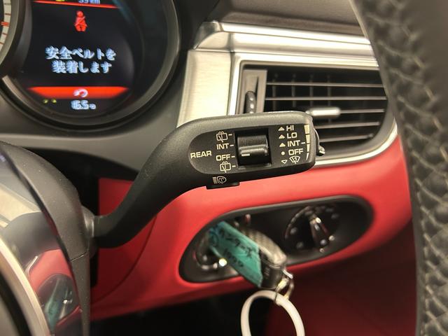 マカン マカン ターボ スポーツクロノPKG BOSEサウンド ボルドーレザーシート パワーシート シートヒーター クルーズコントロール PASM 純正ナビ Rカメラ 左サイドカメラ オートライト ドラレコ2ch ETC(9枚目)