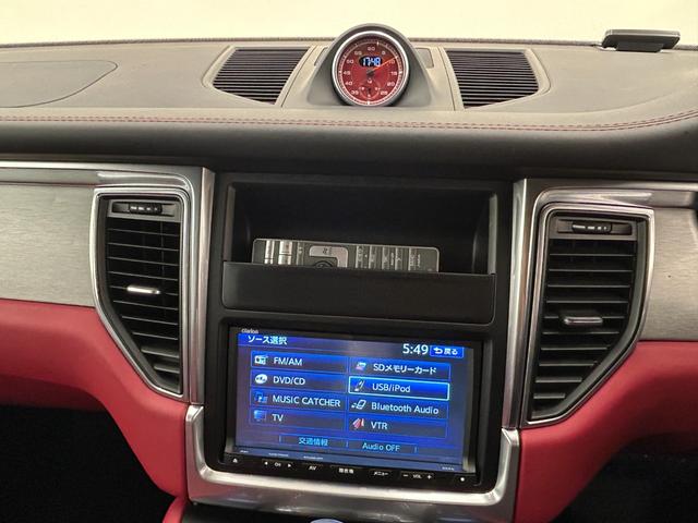 マカン マカン ターボ スポーツクロノPKG BOSEサウンド ボルドーレザーシート パワーシート シートヒーター クルーズコントロール PASM 純正ナビ Rカメラ 左サイドカメラ オートライト ドラレコ2ch ETC(11枚目)