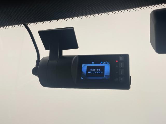 ＬＩＢＥＲＡＬＡでは、輸入車の専門メカニックが在籍する工場にて車検整備を実施致します。