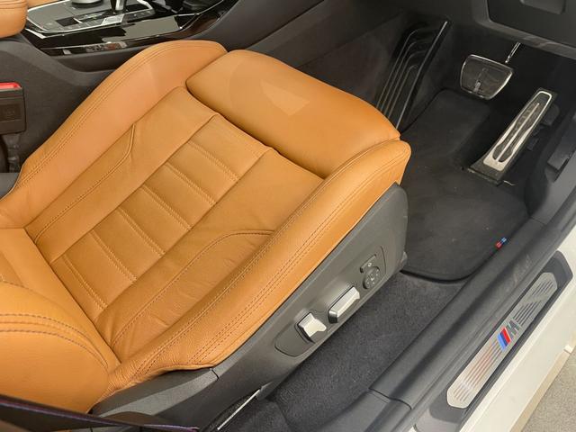 ＬＩＢＥＲＡＬＡではまず最初にコレクションボックスからお好みのコーヒーをお選びいただきます。お選びいただいたコーヒーにあわせて、担当のコーディネーターがプレミアムカーを提案いたします。