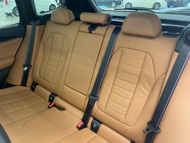 私共、輸入車専門店ＬＩＢＥＲＡＬＡをはじめ、　ＢＭＷの新車ディーラー、軽自動車専門店、国産ミニバン専門店、ＳＵＶ専門店など、多くの販売チャネルをご用意しております。