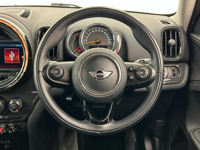ＭＩＮＩ バッキンガム　ＯＮＥベース特別仕様　ＬＥＤヘッドライト　スポーツレザーステアリング　専用サイドスカットル　マルチファンクションステアリング　クルコン　Ｒカメラ　衝突警告　コンフォートアクセス　オートライト　ＥＴＣ（5枚目）