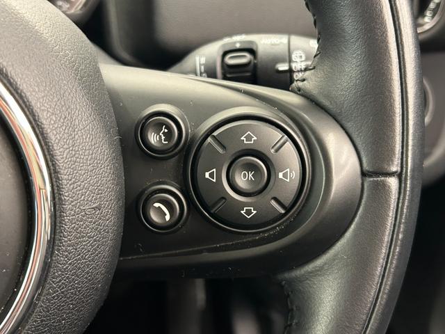 ＭＩＮＩ バッキンガム　ＯＮＥベース特別仕様　ＬＥＤヘッドライト　スポーツレザーステアリング　専用サイドスカットル　マルチファンクションステアリング　クルコン　Ｒカメラ　衝突警告　コンフォートアクセス　オートライト　ＥＴＣ（7枚目）