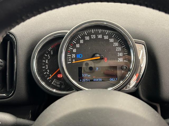 ＭＩＮＩ バッキンガム　ＯＮＥベース特別仕様　ＬＥＤヘッドライト　スポーツレザーステアリング　専用サイドスカットル　マルチファンクションステアリング　クルコン　Ｒカメラ　衝突警告　コンフォートアクセス　オートライト　ＥＴＣ（10枚目）