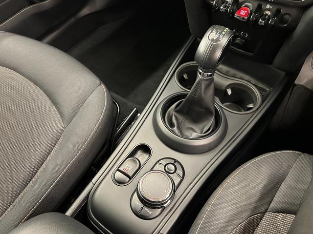 ＭＩＮＩ バッキンガム　ＯＮＥベース特別仕様　ＬＥＤヘッドライト　スポーツレザーステアリング　専用サイドスカットル　マルチファンクションステアリング　クルコン　Ｒカメラ　衝突警告　コンフォートアクセス　オートライト　ＥＴＣ（17枚目）