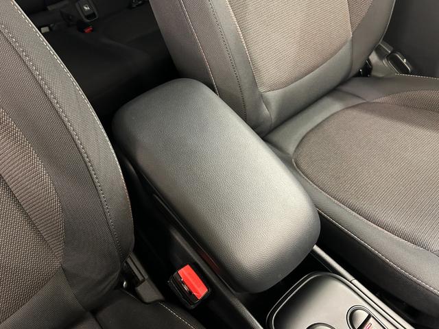 ＭＩＮＩ バッキンガム　ＯＮＥベース特別仕様　ＬＥＤヘッドライト　スポーツレザーステアリング　専用サイドスカットル　マルチファンクションステアリング　クルコン　Ｒカメラ　衝突警告　コンフォートアクセス　オートライト　ＥＴＣ（18枚目）