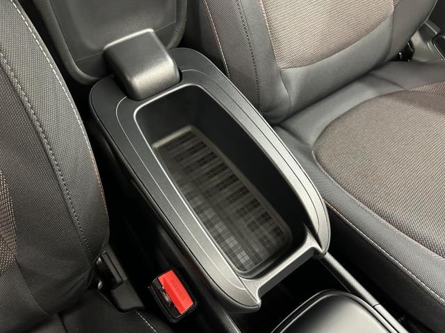 ＭＩＮＩ バッキンガム　ＯＮＥベース特別仕様　ＬＥＤヘッドライト　スポーツレザーステアリング　専用サイドスカットル　マルチファンクションステアリング　クルコン　Ｒカメラ　衝突警告　コンフォートアクセス　オートライト　ＥＴＣ（19枚目）