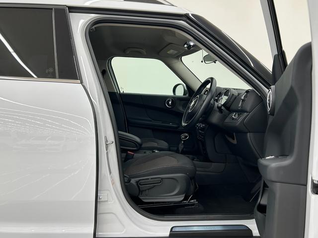 ＭＩＮＩ バッキンガム　ＯＮＥベース特別仕様　ＬＥＤヘッドライト　スポーツレザーステアリング　専用サイドスカットル　マルチファンクションステアリング　クルコン　Ｒカメラ　衝突警告　コンフォートアクセス　オートライト　ＥＴＣ（26枚目）