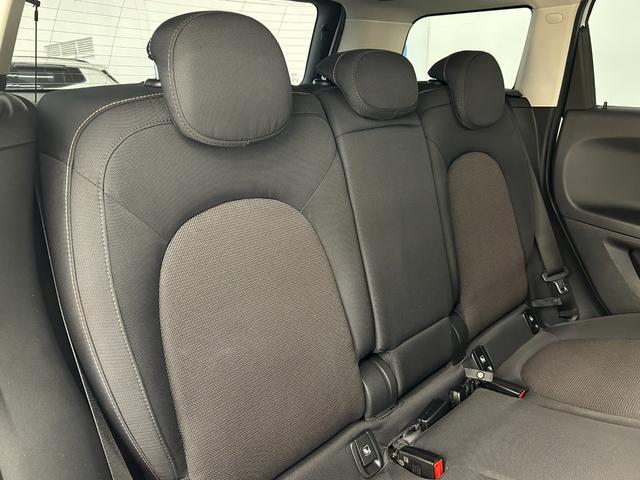 ＭＩＮＩ バッキンガム　ＯＮＥベース特別仕様　ＬＥＤヘッドライト　スポーツレザーステアリング　専用サイドスカットル　マルチファンクションステアリング　クルコン　Ｒカメラ　衝突警告　コンフォートアクセス　オートライト　ＥＴＣ（30枚目）