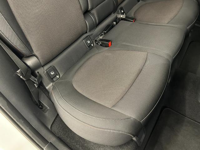 ＭＩＮＩ バッキンガム　ＯＮＥベース特別仕様　ＬＥＤヘッドライト　スポーツレザーステアリング　専用サイドスカットル　マルチファンクションステアリング　クルコン　Ｒカメラ　衝突警告　コンフォートアクセス　オートライト　ＥＴＣ（31枚目）