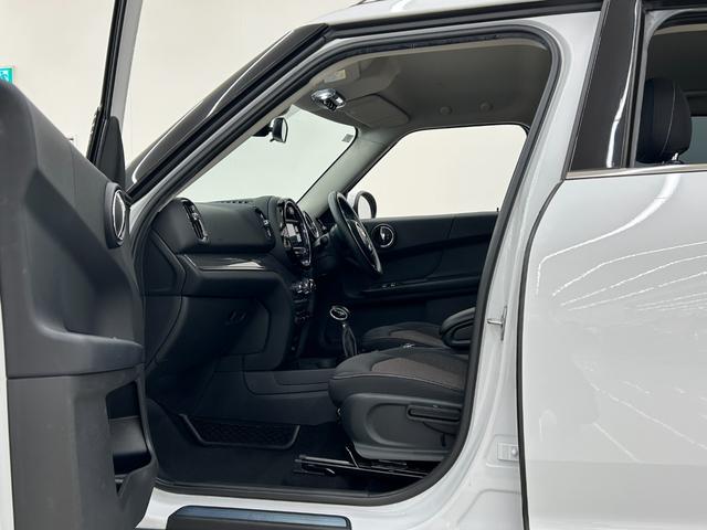 ＭＩＮＩ バッキンガム　ＯＮＥベース特別仕様　ＬＥＤヘッドライト　スポーツレザーステアリング　専用サイドスカットル　マルチファンクションステアリング　クルコン　Ｒカメラ　衝突警告　コンフォートアクセス　オートライト　ＥＴＣ（32枚目）