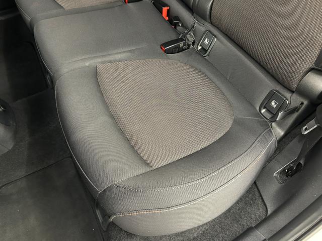 ＭＩＮＩ バッキンガム　ＯＮＥベース特別仕様　ＬＥＤヘッドライト　スポーツレザーステアリング　専用サイドスカットル　マルチファンクションステアリング　クルコン　Ｒカメラ　衝突警告　コンフォートアクセス　オートライト　ＥＴＣ（37枚目）