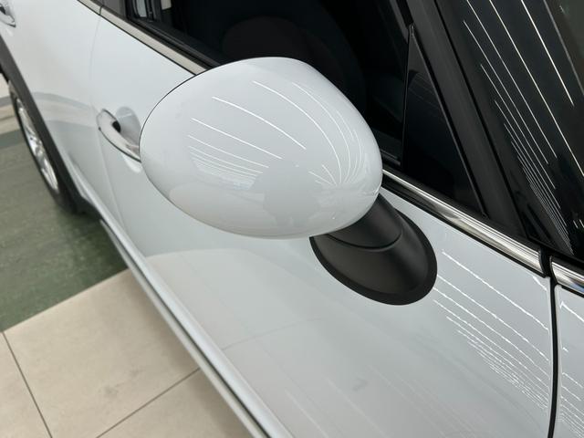 ＭＩＮＩ バッキンガム　ＯＮＥベース特別仕様　ＬＥＤヘッドライト　スポーツレザーステアリング　専用サイドスカットル　マルチファンクションステアリング　クルコン　Ｒカメラ　衝突警告　コンフォートアクセス　オートライト　ＥＴＣ（43枚目）