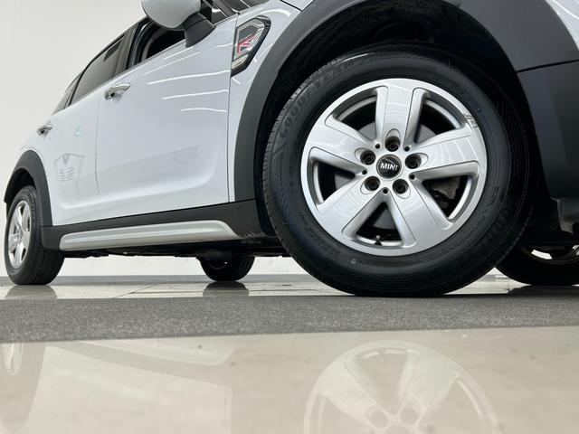 ＭＩＮＩ バッキンガム　ＯＮＥベース特別仕様　ＬＥＤヘッドライト　スポーツレザーステアリング　専用サイドスカットル　マルチファンクションステアリング　クルコン　Ｒカメラ　衝突警告　コンフォートアクセス　オートライト　ＥＴＣ（52枚目）