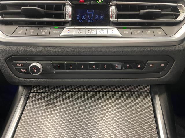 ３シリーズ ３２０ｉ　Ｍスポーツ　サンルーフ　コンフォートＰＫＧ　ドライビングアシストプロフェッショナル　アンビエントライト　仇ぷてぃぶＬＥＤ　純正１８インチ　ワイヤレスチャージ　ＡＣＣ　ライトカーペット　ＦＳＲスポイラー　ＥＴＣ（16枚目）