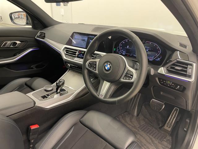 ３シリーズ ３２０ｉ　Ｍスポーツ　サンルーフ　コンフォートＰＫＧ　ドライビングアシストプロフェッショナル　アンビエントライト　仇ぷてぃぶＬＥＤ　純正１８インチ　ワイヤレスチャージ　ＡＣＣ　ライトカーペット　ＦＳＲスポイラー　ＥＴＣ（24枚目）