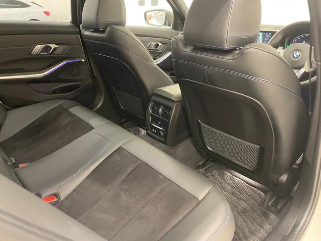 ３シリーズ ３２０ｉ　Ｍスポーツ　サンルーフ　コンフォートＰＫＧ　ドライビングアシストプロフェッショナル　アンビエントライト　仇ぷてぃぶＬＥＤ　純正１８インチ　ワイヤレスチャージ　ＡＣＣ　ライトカーペット　ＦＳＲスポイラー　ＥＴＣ（29枚目）