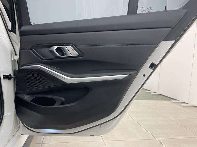 ３シリーズ ３２０ｉ　Ｍスポーツ　サンルーフ　コンフォートＰＫＧ　ドライビングアシストプロフェッショナル　アンビエントライト　仇ぷてぃぶＬＥＤ　純正１８インチ　ワイヤレスチャージ　ＡＣＣ　ライトカーペット　ＦＳＲスポイラー　ＥＴＣ（32枚目）