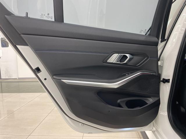 ３シリーズ ３２０ｉ　Ｍスポーツ　サンルーフ　コンフォートＰＫＧ　ドライビングアシストプロフェッショナル　アンビエントライト　仇ぷてぃぶＬＥＤ　純正１８インチ　ワイヤレスチャージ　ＡＣＣ　ライトカーペット　ＦＳＲスポイラー　ＥＴＣ（41枚目）