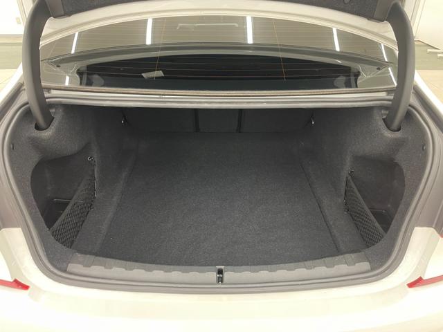 ３シリーズ ３２０ｉ　Ｍスポーツ　サンルーフ　コンフォートＰＫＧ　ドライビングアシストプロフェッショナル　アンビエントライト　仇ぷてぃぶＬＥＤ　純正１８インチ　ワイヤレスチャージ　ＡＣＣ　ライトカーペット　ＦＳＲスポイラー　ＥＴＣ（45枚目）