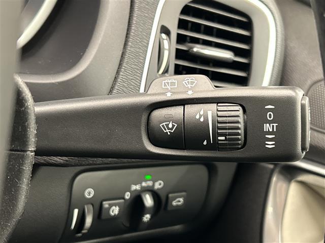 Ｖ４０ クロスカントリー　Ｄ４　モメンタム　純正ナビ　Ｂｌｕｅｔｏｏｔｈ　ＵＳＢ　ＡＭ　ＦＭ　フルセグＴＶ　クロストラフィックアラート　ロードサイドインフォメーション　アクティブハイビーム　リアビューカメラ　ＳＥＮＳＵＳＣＯＮＥＣＴ　ＡＣＣ（5枚目）