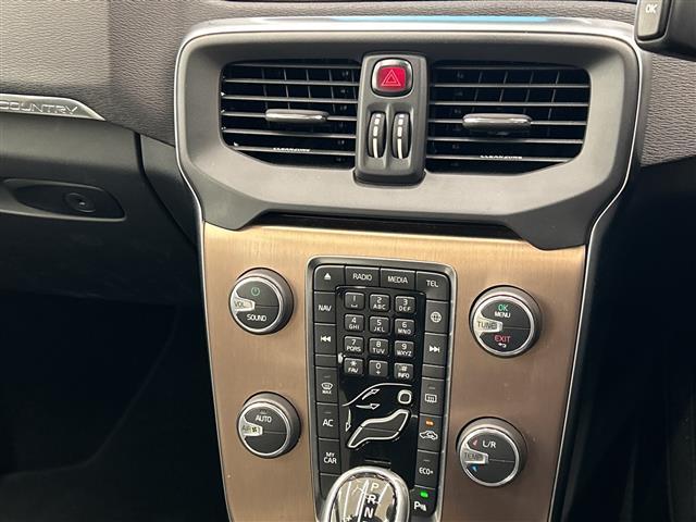 Ｖ４０ クロスカントリー　Ｄ４　モメンタム　純正ナビ　Ｂｌｕｅｔｏｏｔｈ　ＵＳＢ　ＡＭ　ＦＭ　フルセグＴＶ　クロストラフィックアラート　ロードサイドインフォメーション　アクティブハイビーム　リアビューカメラ　ＳＥＮＳＵＳＣＯＮＥＣＴ　ＡＣＣ（14枚目）