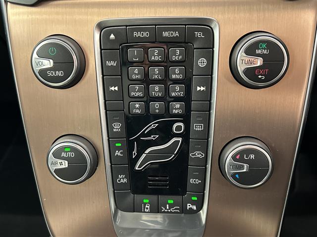 Ｖ４０ クロスカントリー　Ｄ４　モメンタム　純正ナビ　Ｂｌｕｅｔｏｏｔｈ　ＵＳＢ　ＡＭ　ＦＭ　フルセグＴＶ　クロストラフィックアラート　ロードサイドインフォメーション　アクティブハイビーム　リアビューカメラ　ＳＥＮＳＵＳＣＯＮＥＣＴ　ＡＣＣ（15枚目）