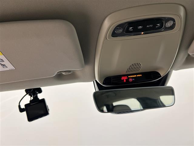 Ｖ４０ クロスカントリー　Ｄ４　モメンタム　純正ナビ　Ｂｌｕｅｔｏｏｔｈ　ＵＳＢ　ＡＭ　ＦＭ　フルセグＴＶ　クロストラフィックアラート　ロードサイドインフォメーション　アクティブハイビーム　リアビューカメラ　ＳＥＮＳＵＳＣＯＮＥＣＴ　ＡＣＣ（16枚目）