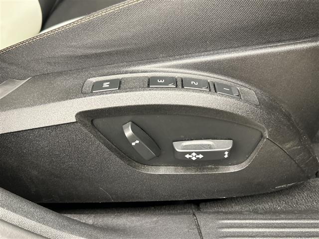 Ｖ４０ クロスカントリー　Ｄ４　モメンタム　純正ナビ　Ｂｌｕｅｔｏｏｔｈ　ＵＳＢ　ＡＭ　ＦＭ　フルセグＴＶ　クロストラフィックアラート　ロードサイドインフォメーション　アクティブハイビーム　リアビューカメラ　ＳＥＮＳＵＳＣＯＮＥＣＴ　ＡＣＣ（22枚目）