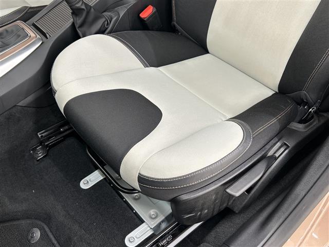 Ｖ４０ クロスカントリー　Ｄ４　モメンタム　純正ナビ　Ｂｌｕｅｔｏｏｔｈ　ＵＳＢ　ＡＭ　ＦＭ　フルセグＴＶ　クロストラフィックアラート　ロードサイドインフォメーション　アクティブハイビーム　リアビューカメラ　ＳＥＮＳＵＳＣＯＮＥＣＴ　ＡＣＣ（24枚目）