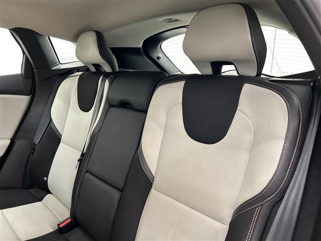 Ｖ４０ クロスカントリー　Ｄ４　モメンタム　純正ナビ　Ｂｌｕｅｔｏｏｔｈ　ＵＳＢ　ＡＭ　ＦＭ　フルセグＴＶ　クロストラフィックアラート　ロードサイドインフォメーション　アクティブハイビーム　リアビューカメラ　ＳＥＮＳＵＳＣＯＮＥＣＴ　ＡＣＣ（27枚目）