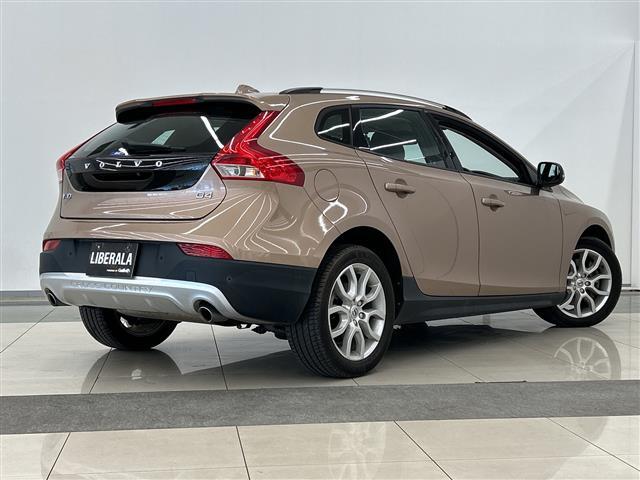 Ｖ４０ クロスカントリー　Ｄ４　モメンタム　純正ナビ　Ｂｌｕｅｔｏｏｔｈ　ＵＳＢ　ＡＭ　ＦＭ　フルセグＴＶ　クロストラフィックアラート　ロードサイドインフォメーション　アクティブハイビーム　リアビューカメラ　ＳＥＮＳＵＳＣＯＮＥＣＴ　ＡＣＣ（41枚目）